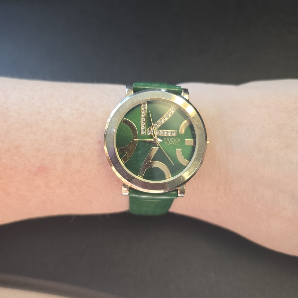 STUDIO Quartz Women's Green Fashion Watch